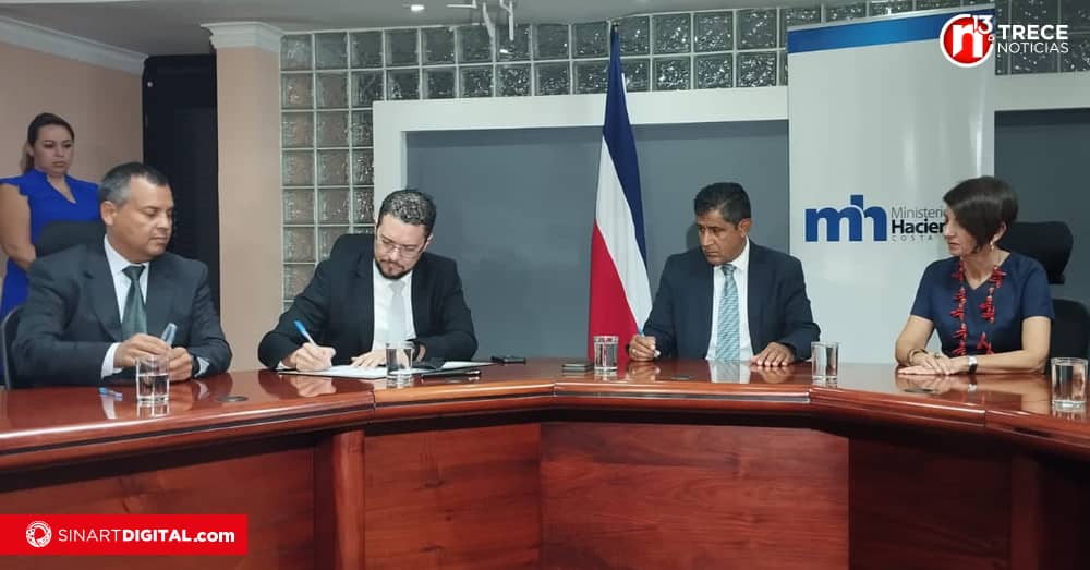 Hacienda firma contrato para nuevos sistemas de tributación 