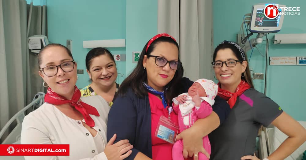 Hospital Rafael Calderón Guardia regaló baberitos patrios a recién nacidos