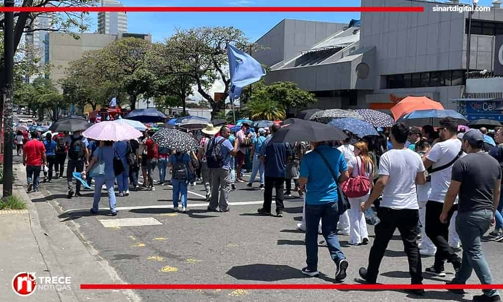 Sindicatos de salud convocan huelga: Hoy marchan desde La Merced hasta Asamblea Legislativa