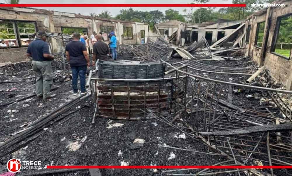 Las investigaciones iniciales apuntan a que una estudiante que rechazaba la disciplina del internado habría provocado el fatal incendio