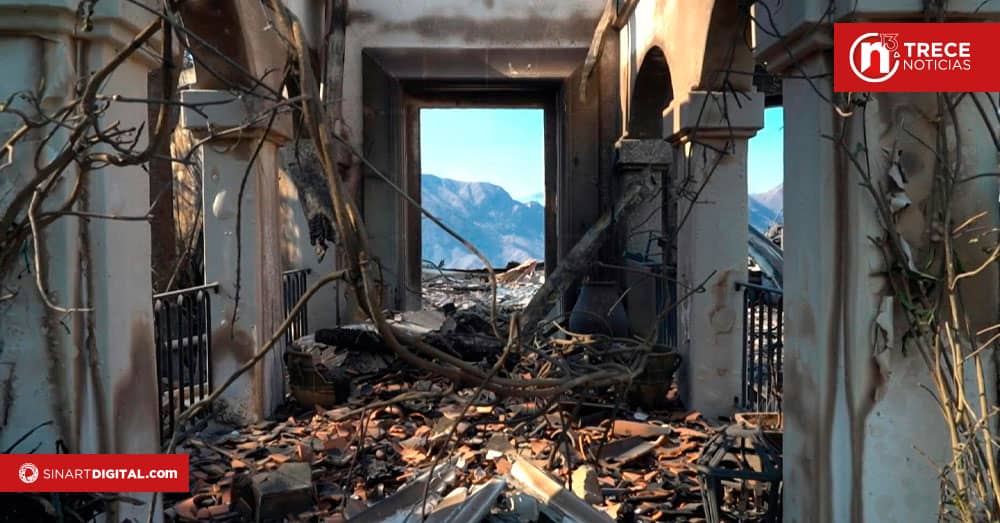 Rescatistas buscan cadáveres antes de que el viento arrecie en Los Ángeles