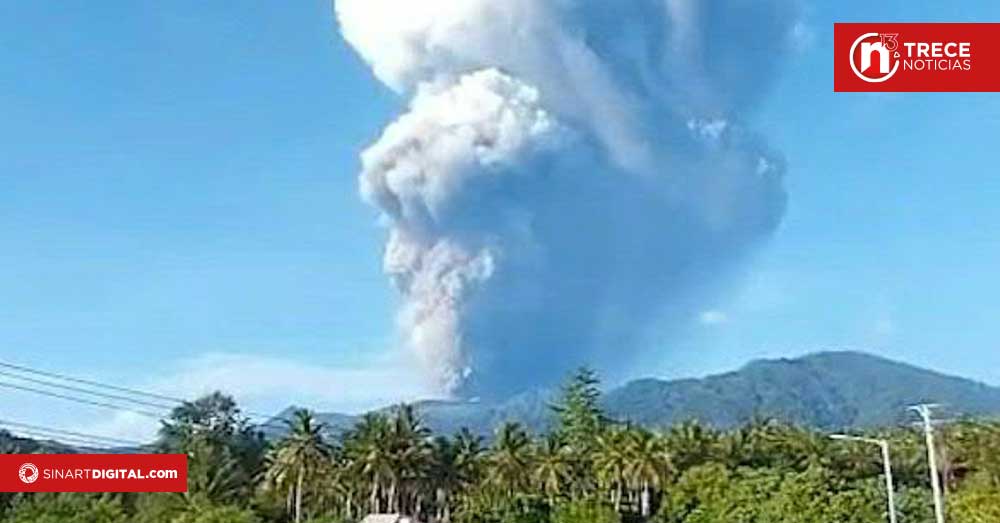 Tres excursionistas mueren en la erupción de un volcán en Indonesia