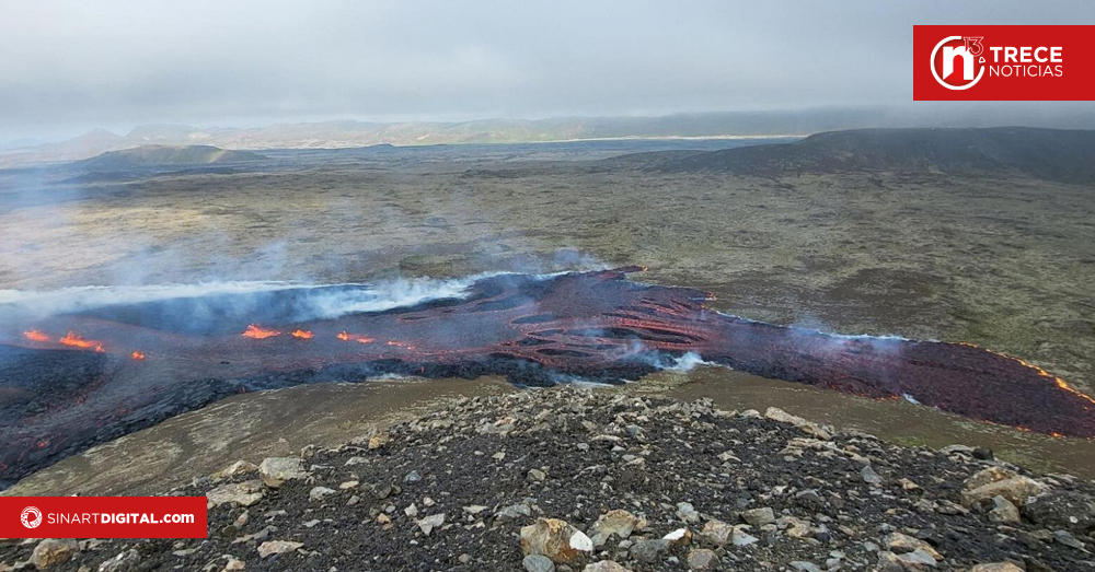 La erupción de un volcán obliga a evacuar un pueblo pesquero en Islandia