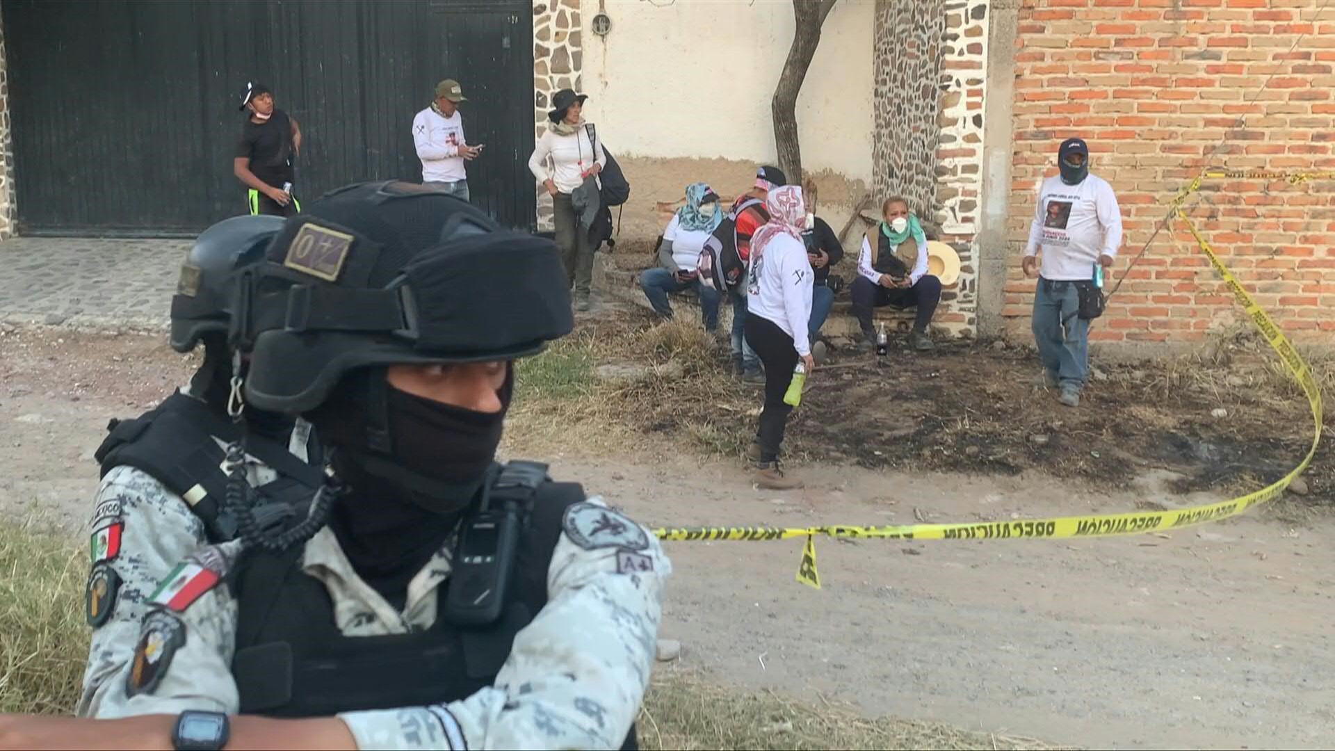 Hallazgo de restos humanos en fosas y crematorio clandestino en México