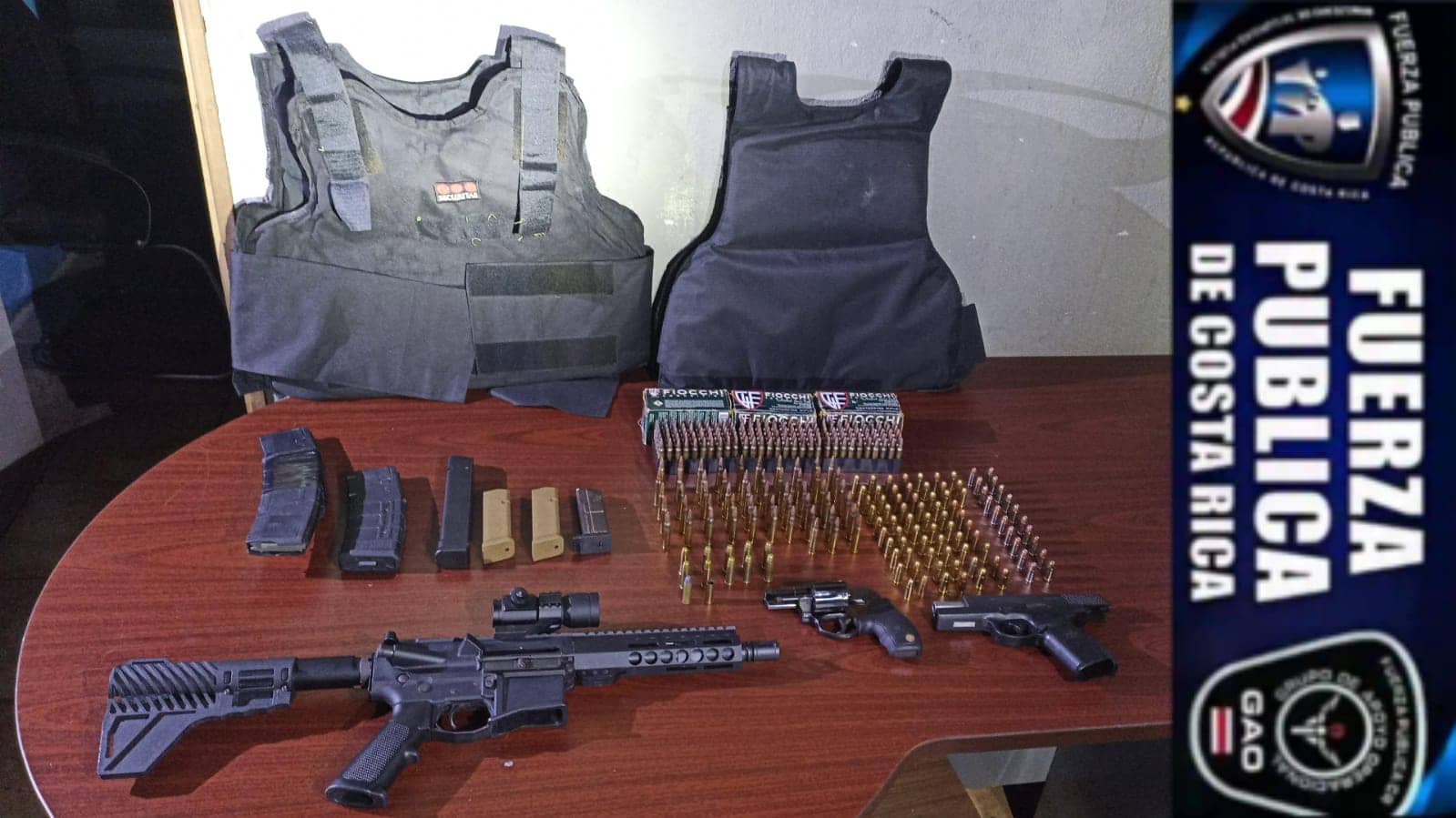 Policía incauta armas y municiones a hombre señalado por violencia doméstica