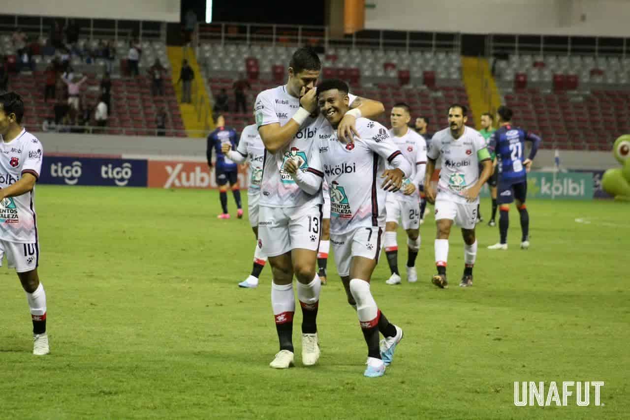 Semifinales esperan por Sporting o Herediano