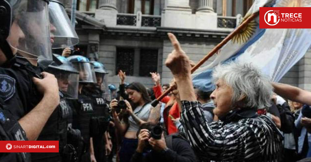 Nueva marcha de jubilados en Argentina desafía al gobierno con más apoyos