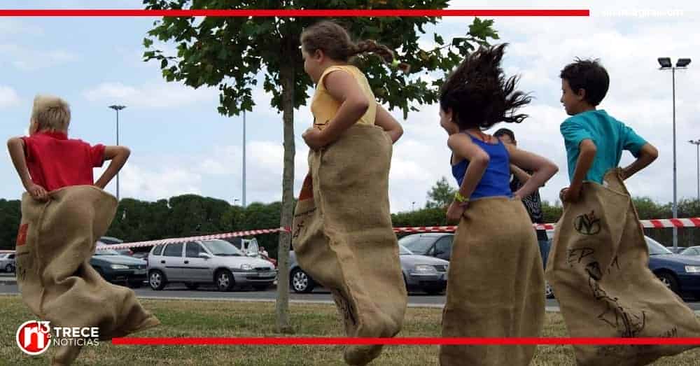 Expertos aconsejan que menores eviten uso excesivo de celulares en vacaciones