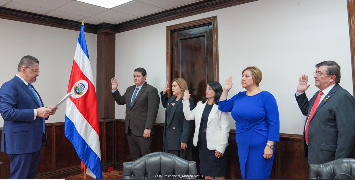 Presidente Chaves anunció a los nuevos miembros de su gabinete