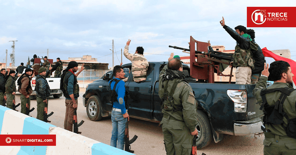 Fuerzas kurdas de Siria anuncian que se desplegaron en este tras salida del ejército 