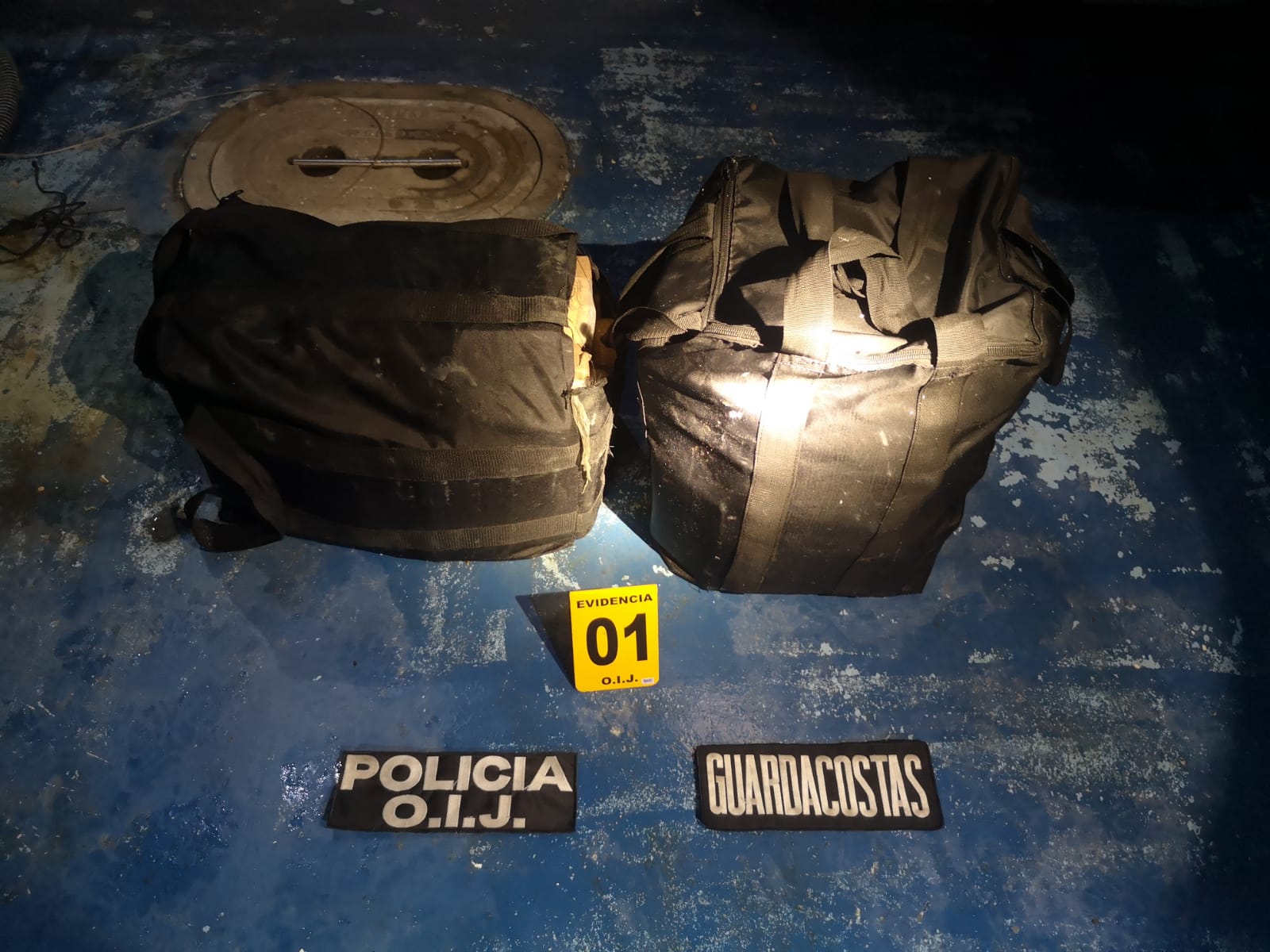 Tripulantes abandonan lancha con droga en Golfito