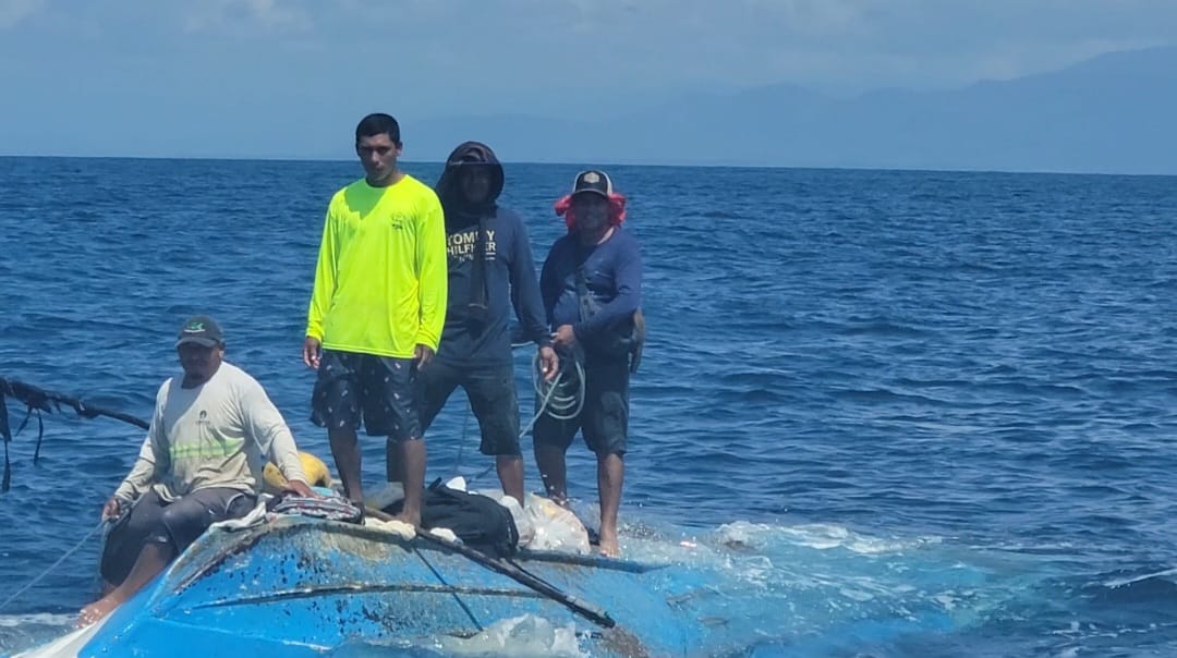 Cuatro pescadores estuvieron diez horas a la deriva en mar
