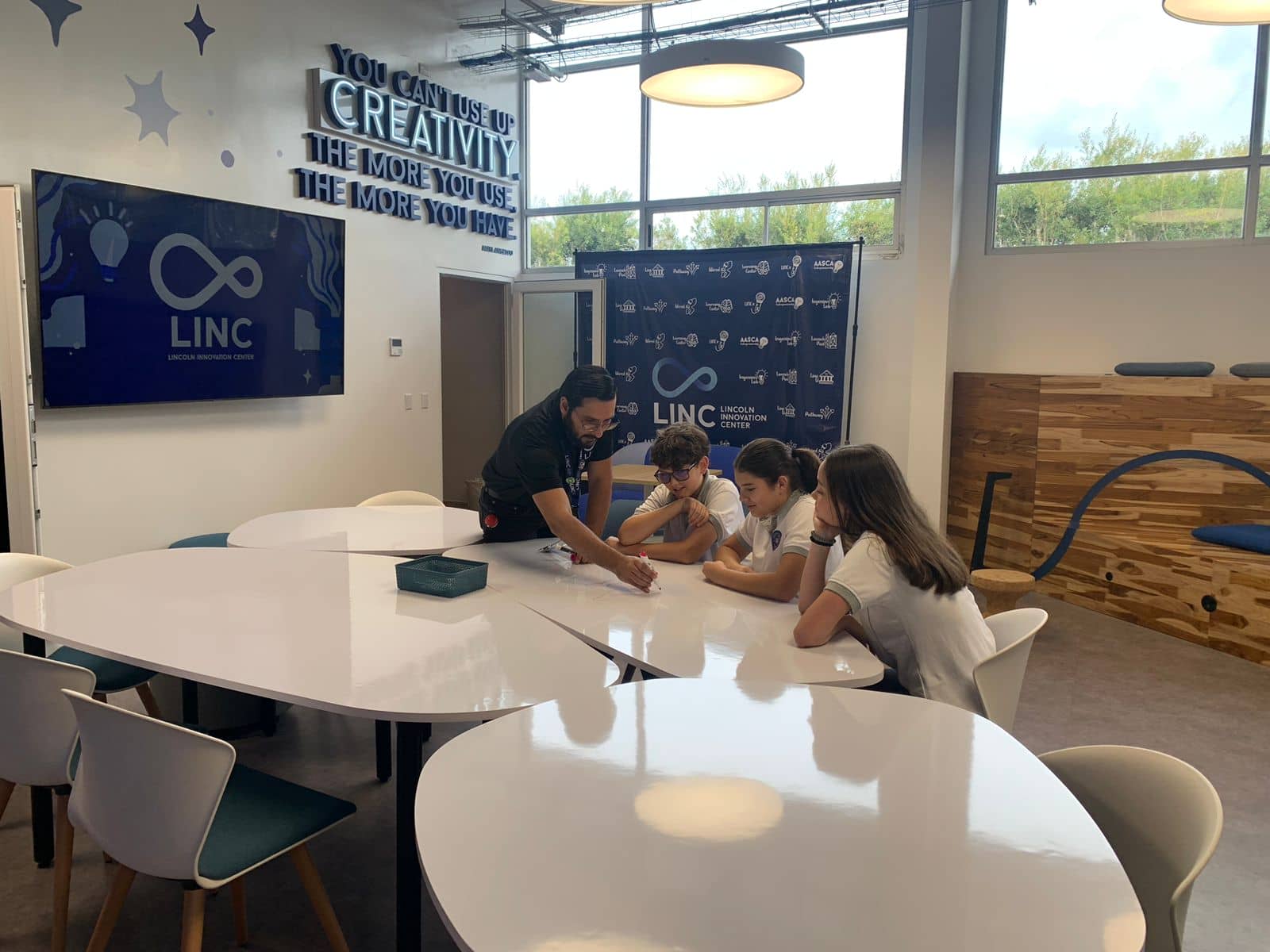 Colegio Lincoln inauguró centro de innovación