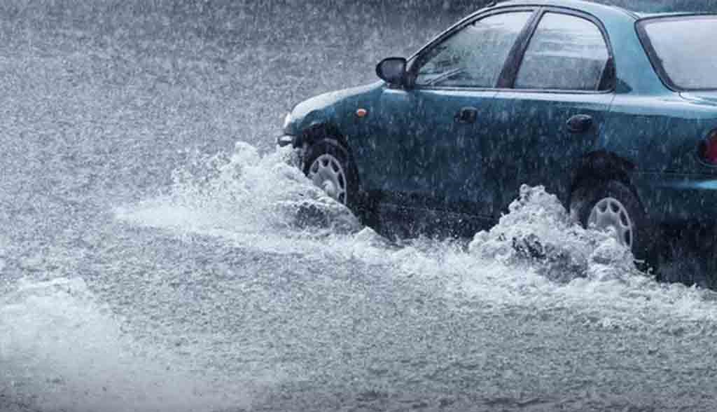 Rescatan a familia que quedó atrapada en casa inundada en Nandayure