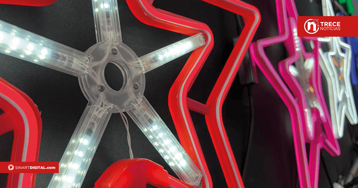 Portales, árboles navideños y muchas luces empiezan a aparecer en el paisaje tico