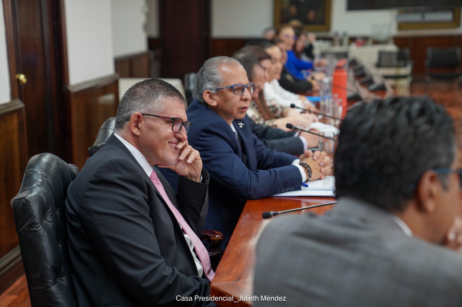 Ministro Batalla se pone a disposición de las autoridades ante acusaciones por tráfico de influencias 
