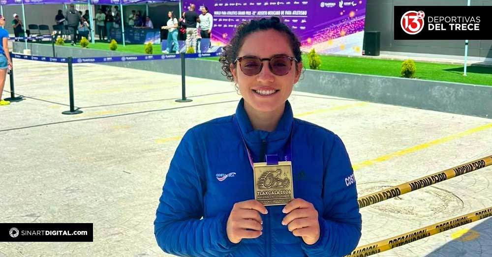 Melissa Calvo bañada en oro