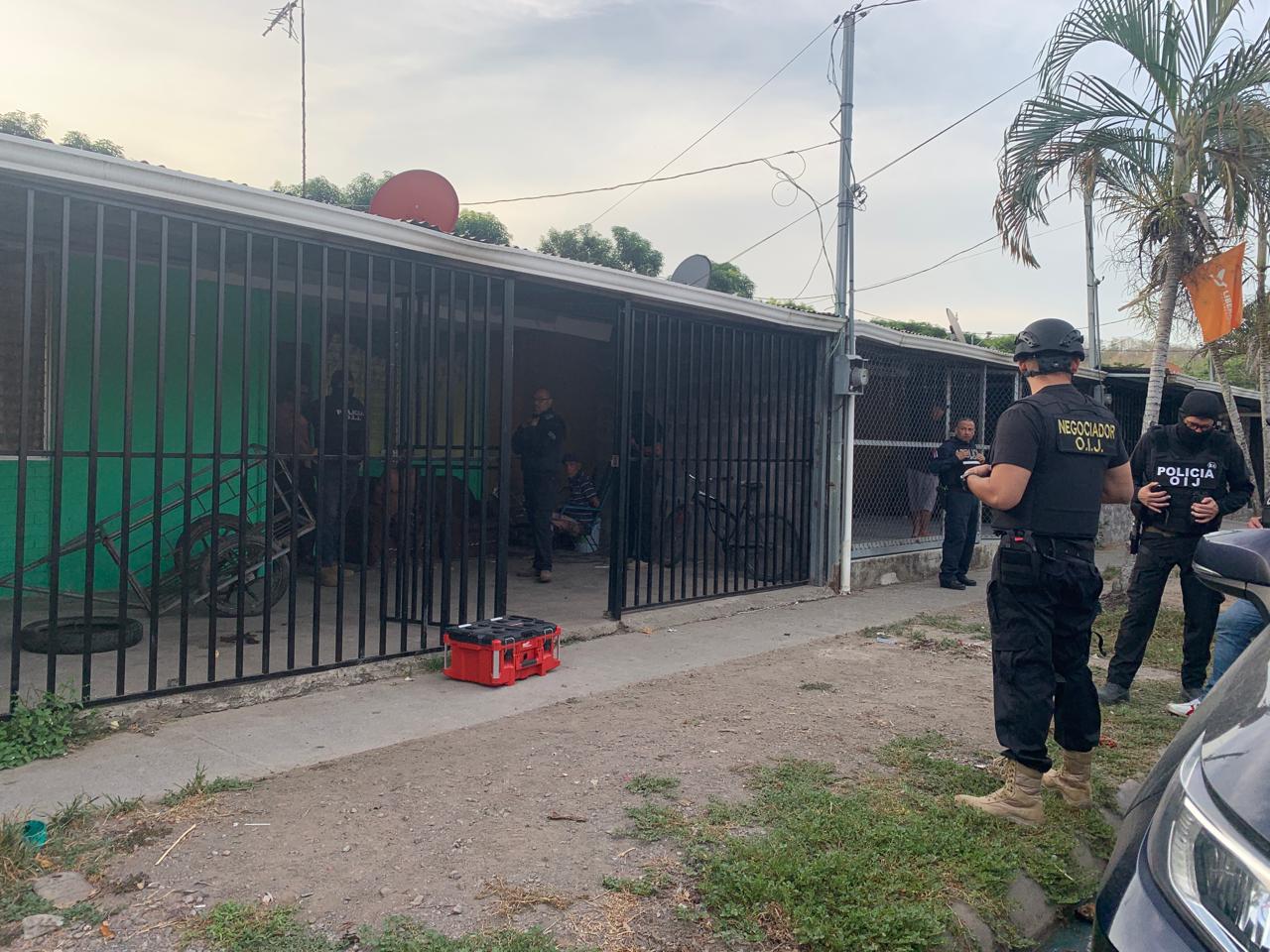 Muchacho de 16 años amenaza con pistola a otro menor