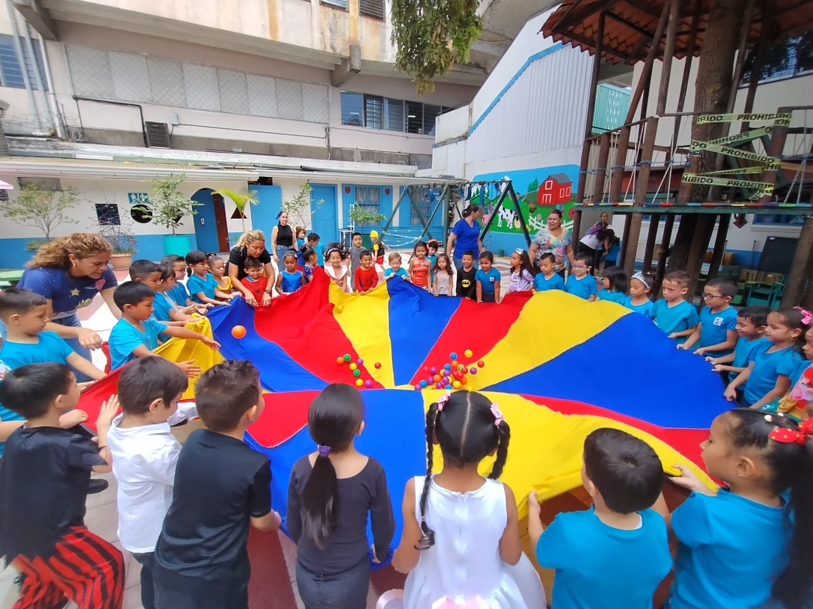 Dos centros educativos reciben a niños migrantes