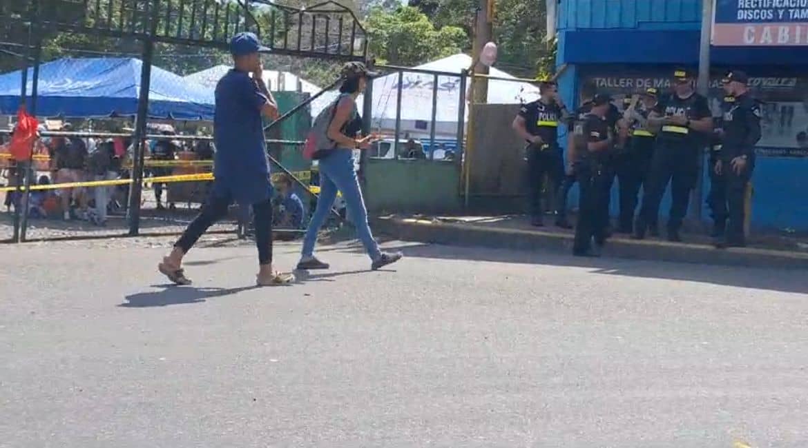 Seguridad refuerza Paso Canoas tras altercados entre migrantes y policías