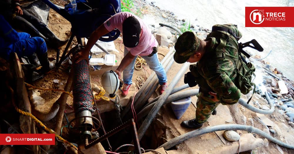 Derrumbe en una mina de oro en Colombia deja atrapados a 25 operarios