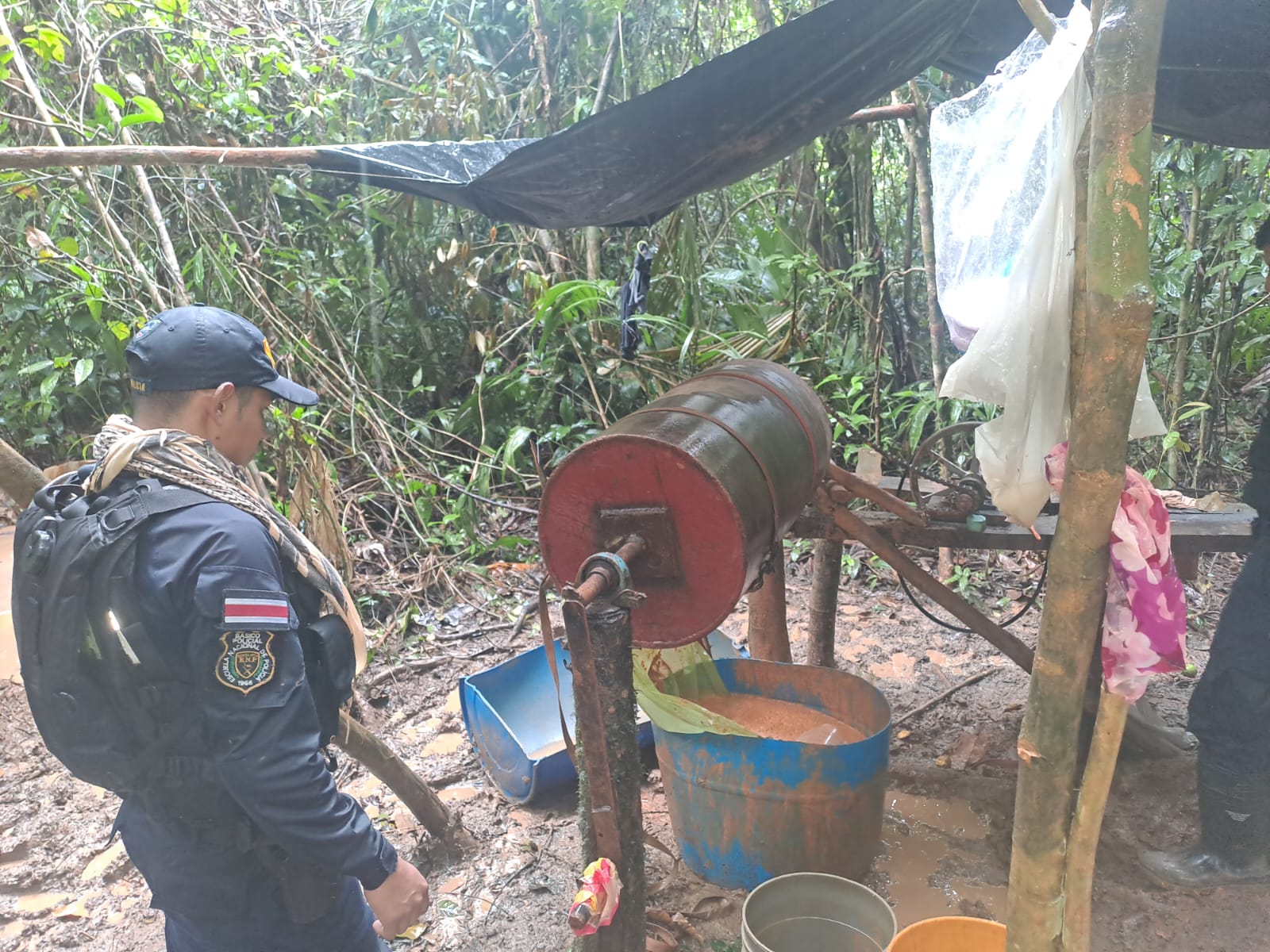 Ocho oreros nicaragüenses detenidos mientras estaban en túnel en Crucitas