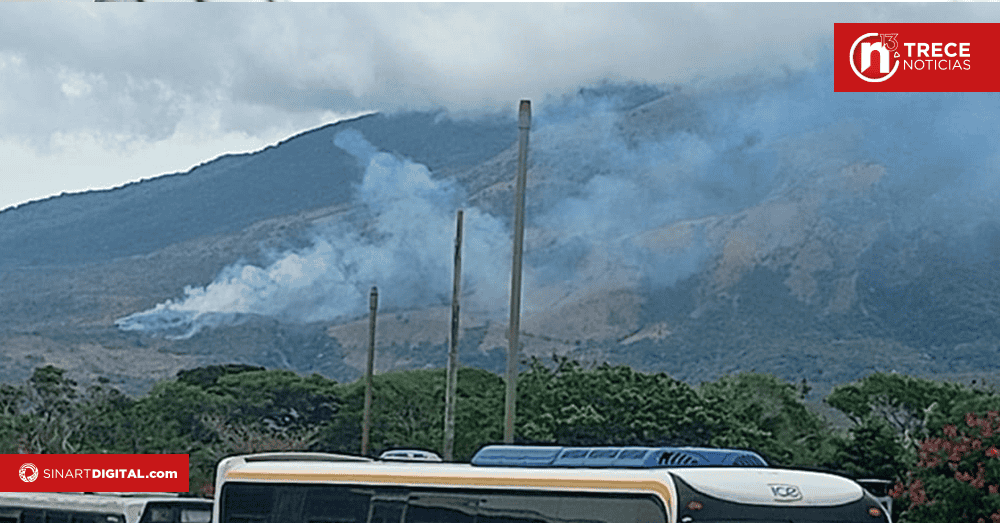 Bomberos forestales atienden incendio cercano al Volcán Miravalles