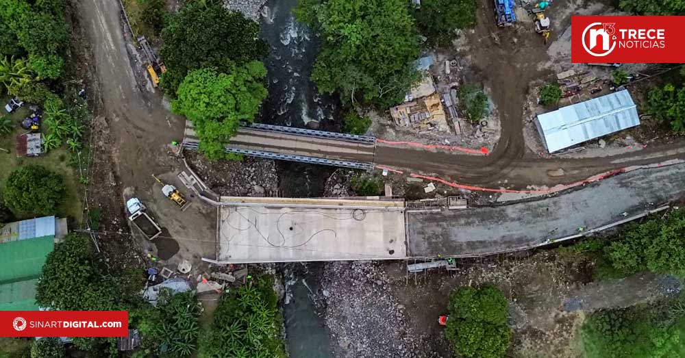 Nuevo puente sobre el río Guacimal alcanza un 61% de avance y estaría listo en octubre