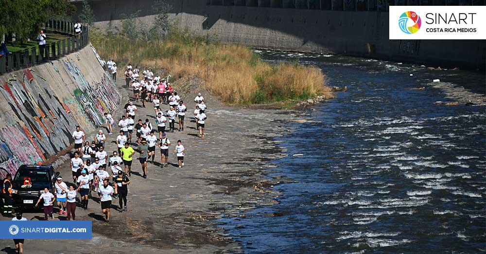 De cloaca a corredor verde: el renacimiento del Mapocho, el río que baña a Santiago