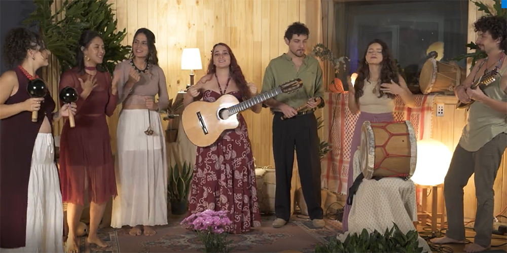 “Con el poder en el pecho” nuevo canto de Natalia Serna
