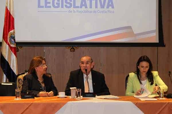 Presidente del Congreso critica mesas de trabajo que atrasarían proyectos de seguridad