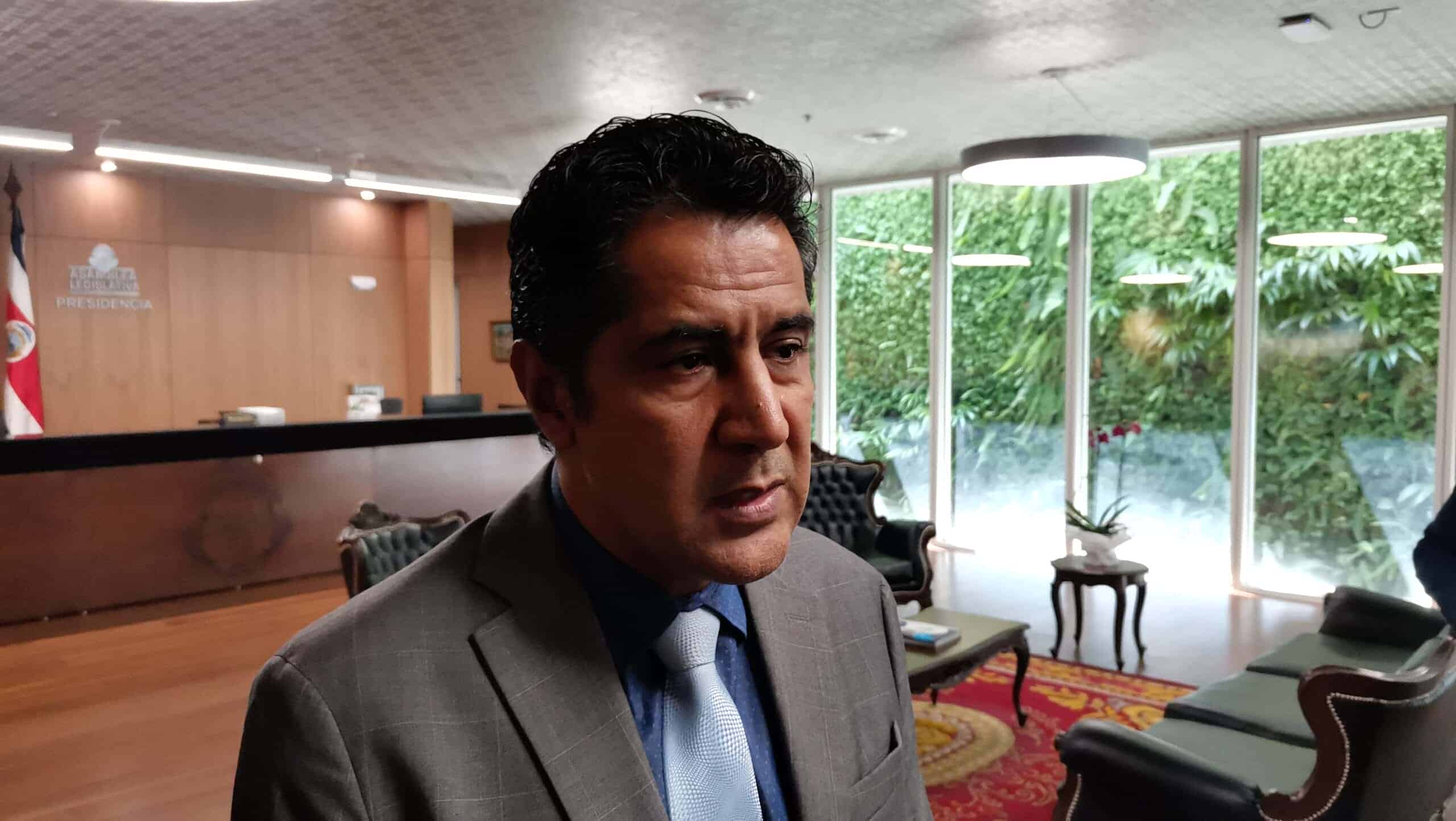 Rechazan censura contra Nogui Acosta 