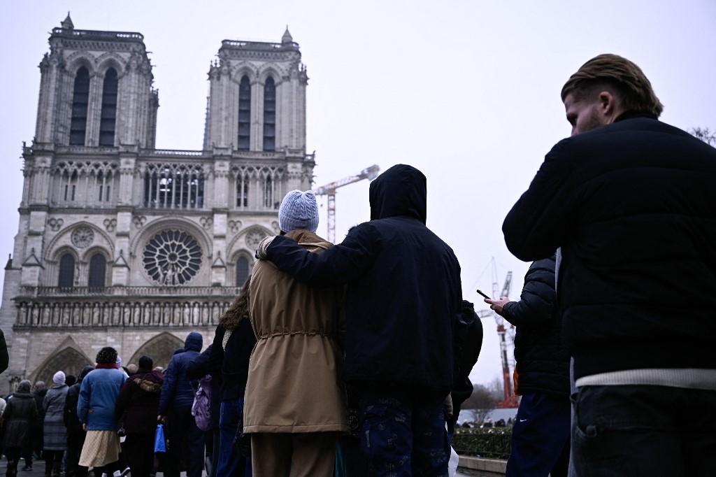 Notre Dame de París celebra sus primeras misas navideñas desde el incendio de 2019