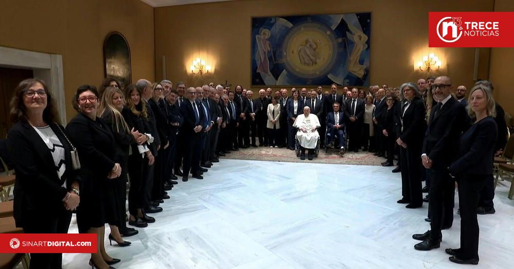 El papa recibió y agradeció al personal del hospital donde fue atendido