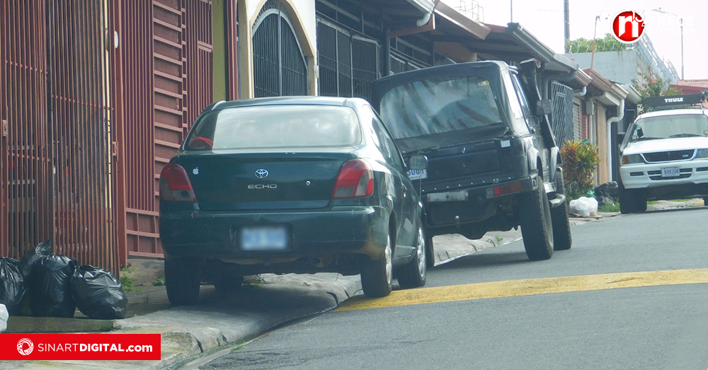 Cada 17 minutos, Tránsito multa a un conductor por parquear en zona prohibida