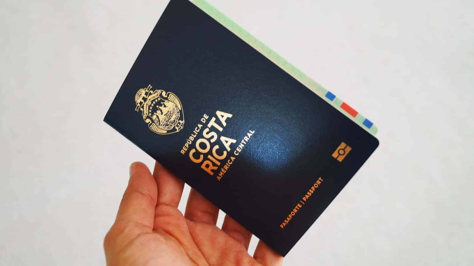 Hoy puede tramitar su pasaporte en 16 sucursales de Correos 