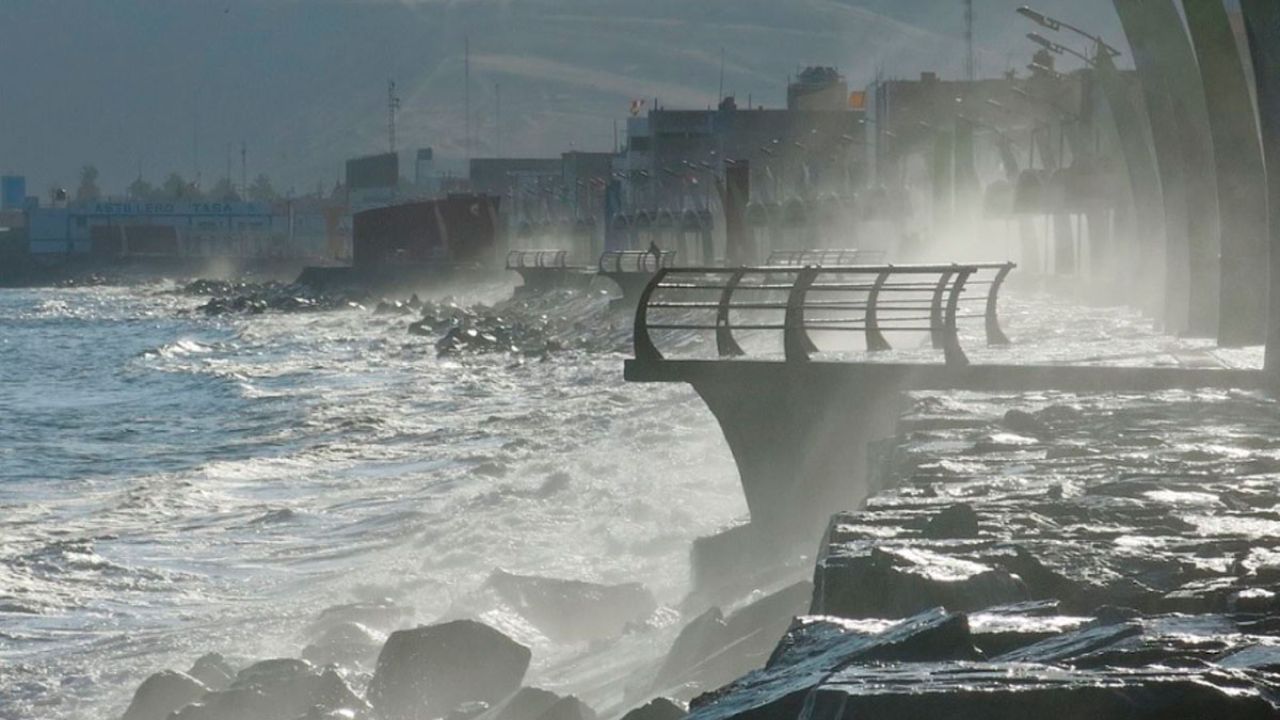 Perú cierra 33 puertos por fuerte oleaje originado por tormentas en EEUU