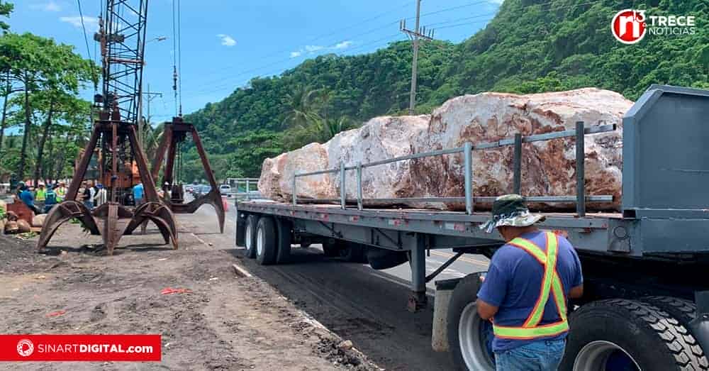 Piedras de hasta siete toneladas esperan contener fuerte oleaje en Caldera