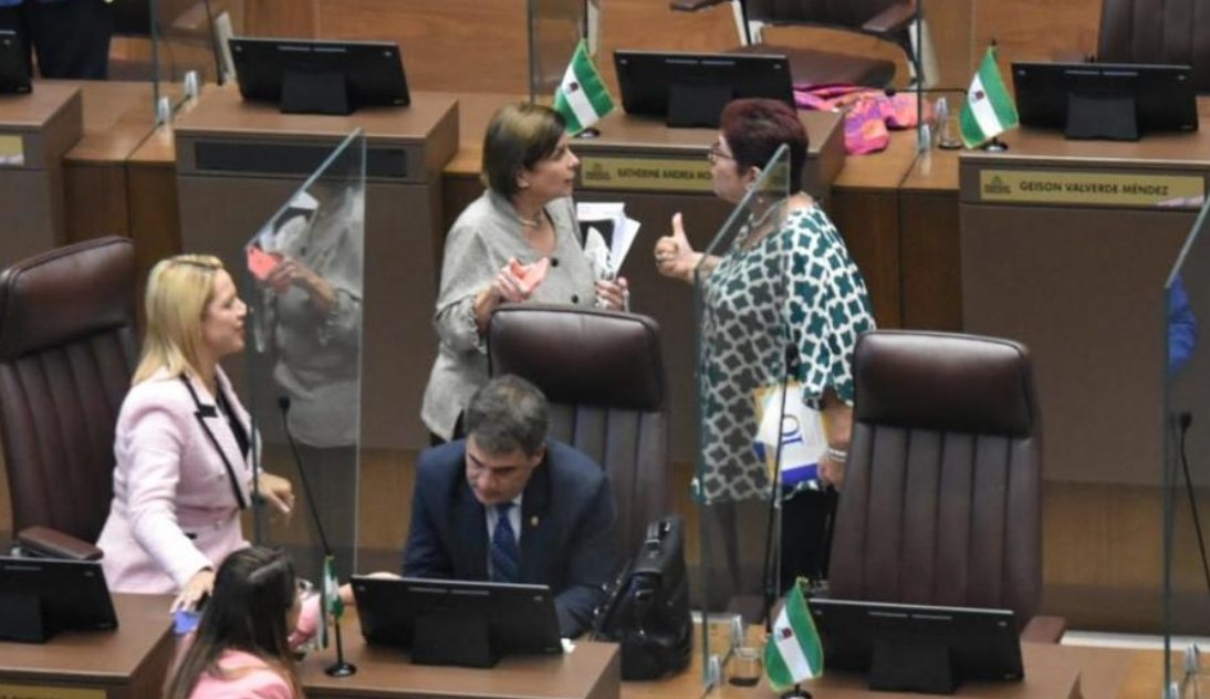 Pilar Cisneros denuncia ser víctima de exposición de datos personales y ataques en el Congreso