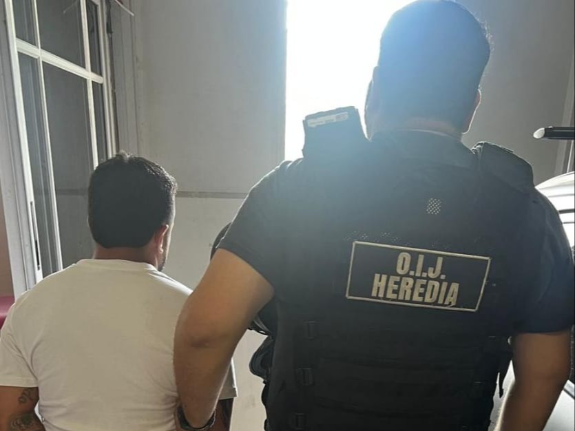 Juez deja libre a sujeto que sacó pistola en medio de partido de fútbol