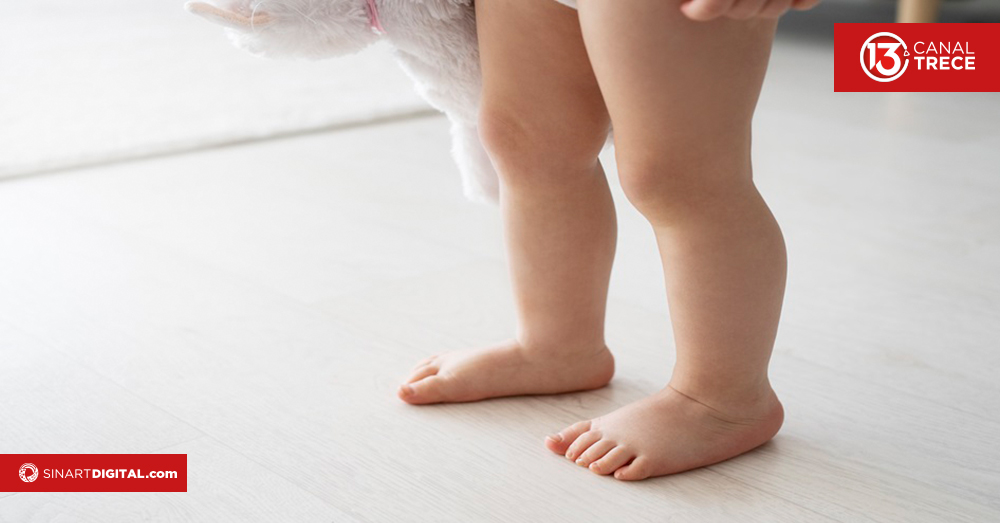 El uso de plantillas puede mejorar los síntomas del pie plano. 