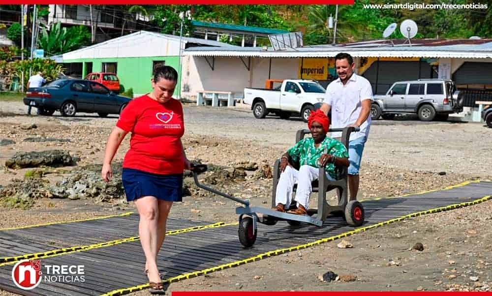Personas con discapacidad ya pueden accesar a Playa Piuta en Limón