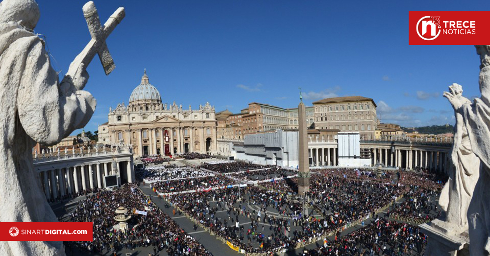 Estupor y devoción en la plaza de San Pedro: se fue 