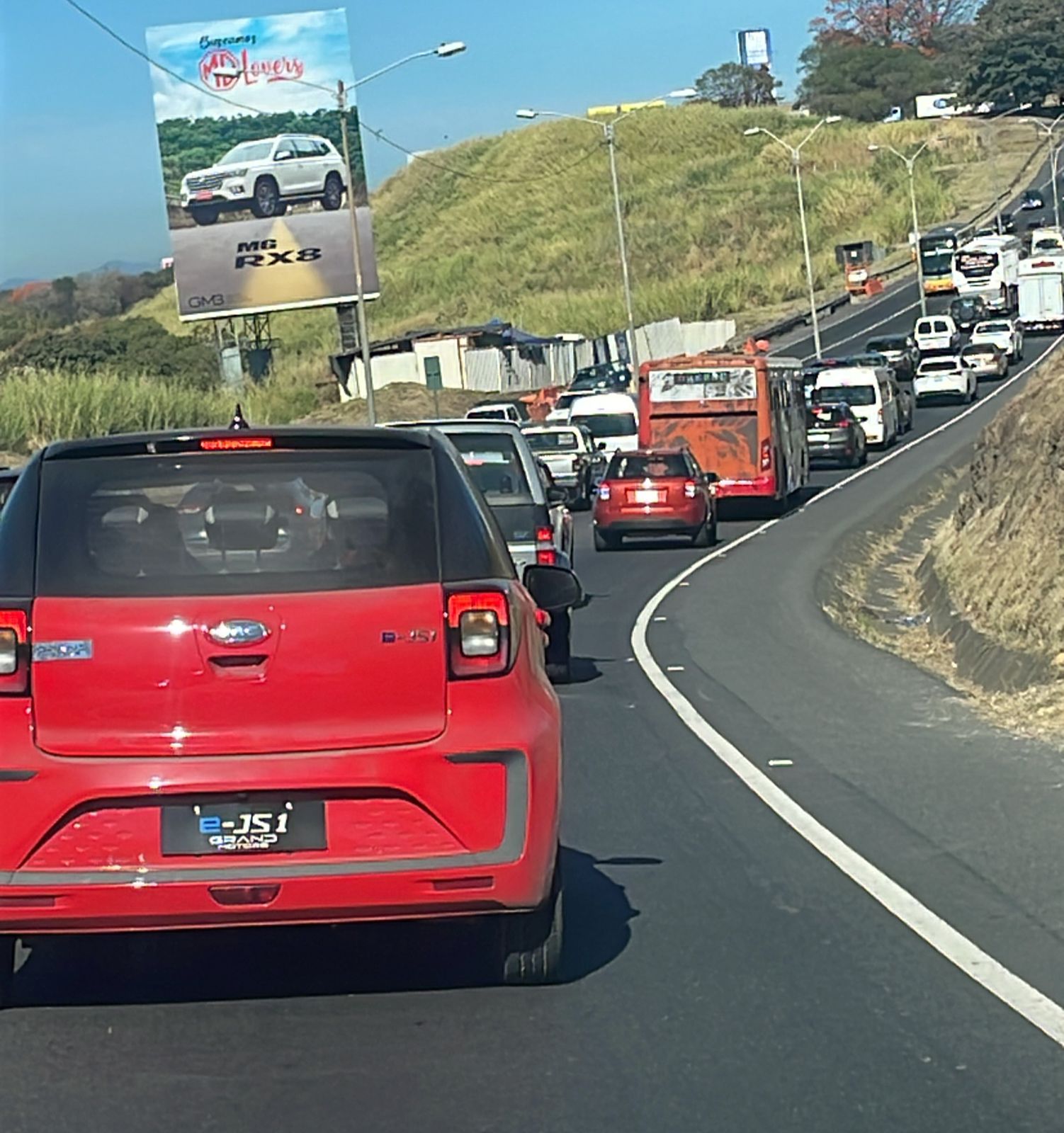 Largas presas en GAM estresan y alteran calidad de vida de conductores