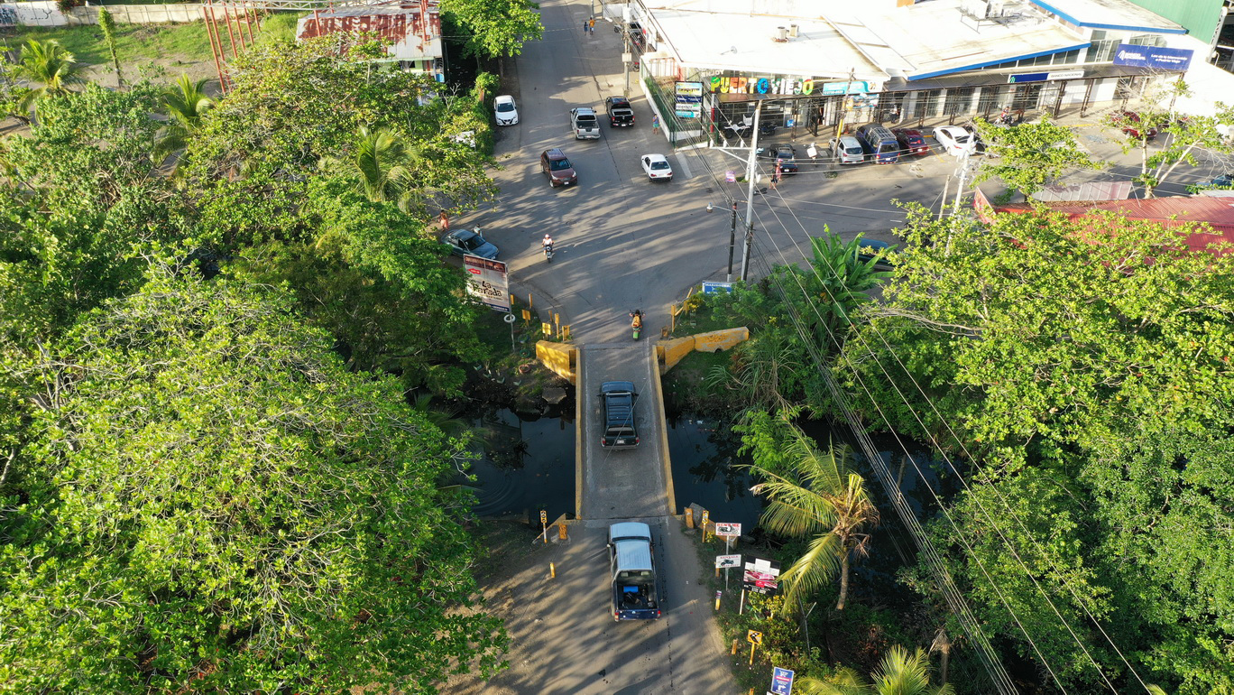 Tres puentes en Puerto Viejo serán sustituidos a partir de este jueves