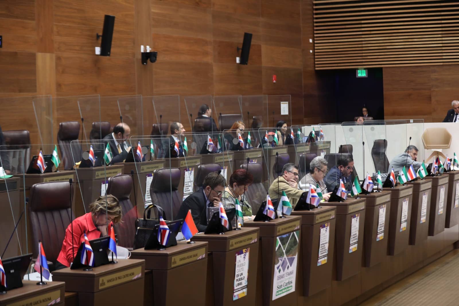 Diputados apoyan reforma que permitiría la reelección por una única vez