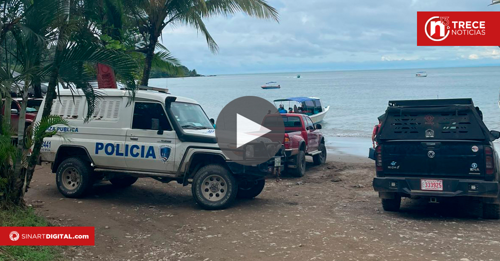 Jefe de la Fuerza Pública rescata a madre e hijo en playa Zancudo