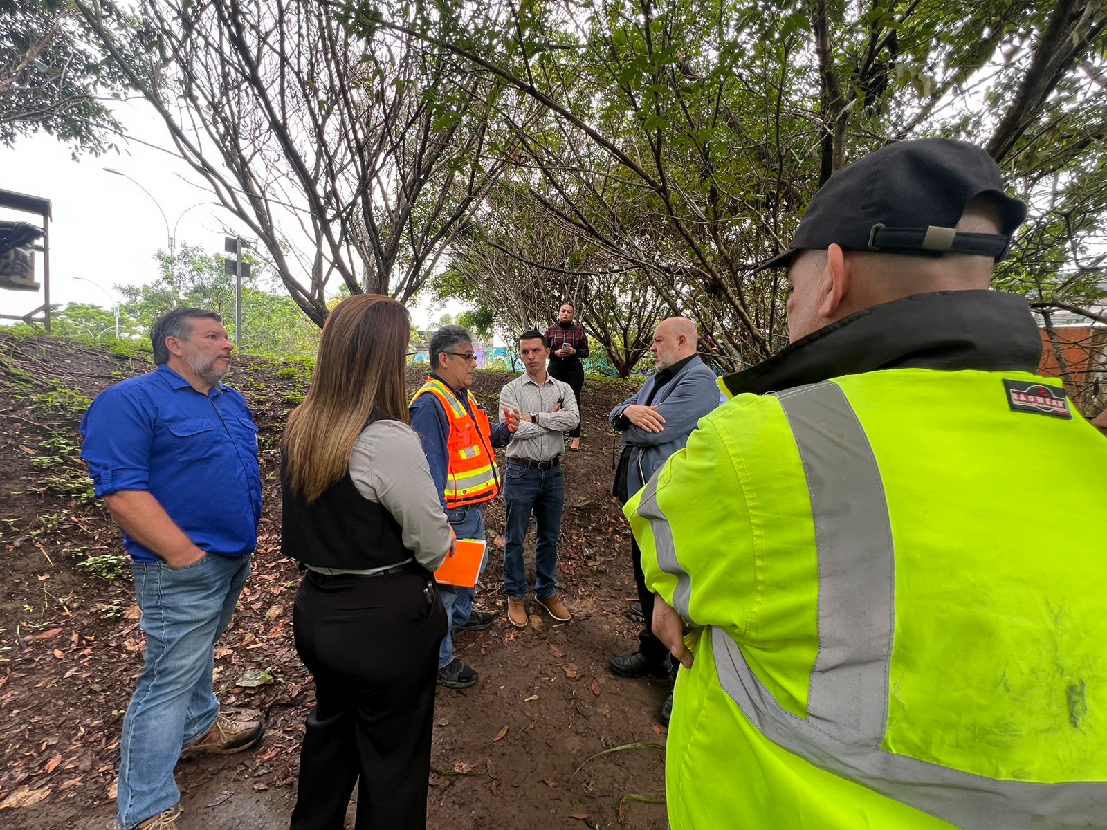 Vecinos de Barrio Dent en contra de ampliar las alcantarillas para evitar inundaciones en UCR 