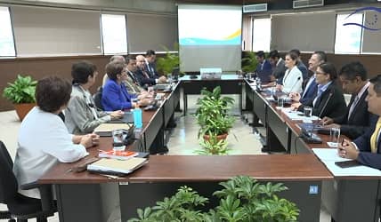 Siga en vivo la reunión entre el Presidente Chaves y la Contralora Acosta