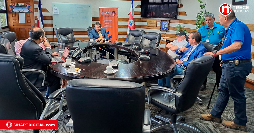 Ministro de Seguridad se reunió con alcaldes josefinos para unir esfuerzos